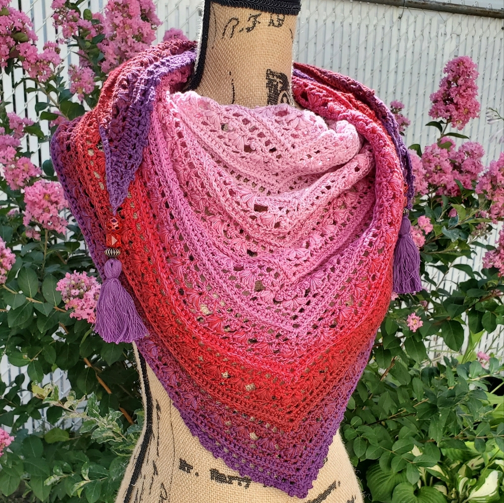 💖 New Handmade Crochet Light weighted  Baktus / Shawl / Triangular Scarf